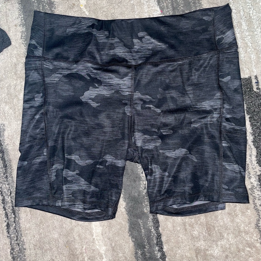 Grey camo biker shorts